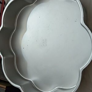 Wilton 11.5" Petal Cake Pan (502-2138)